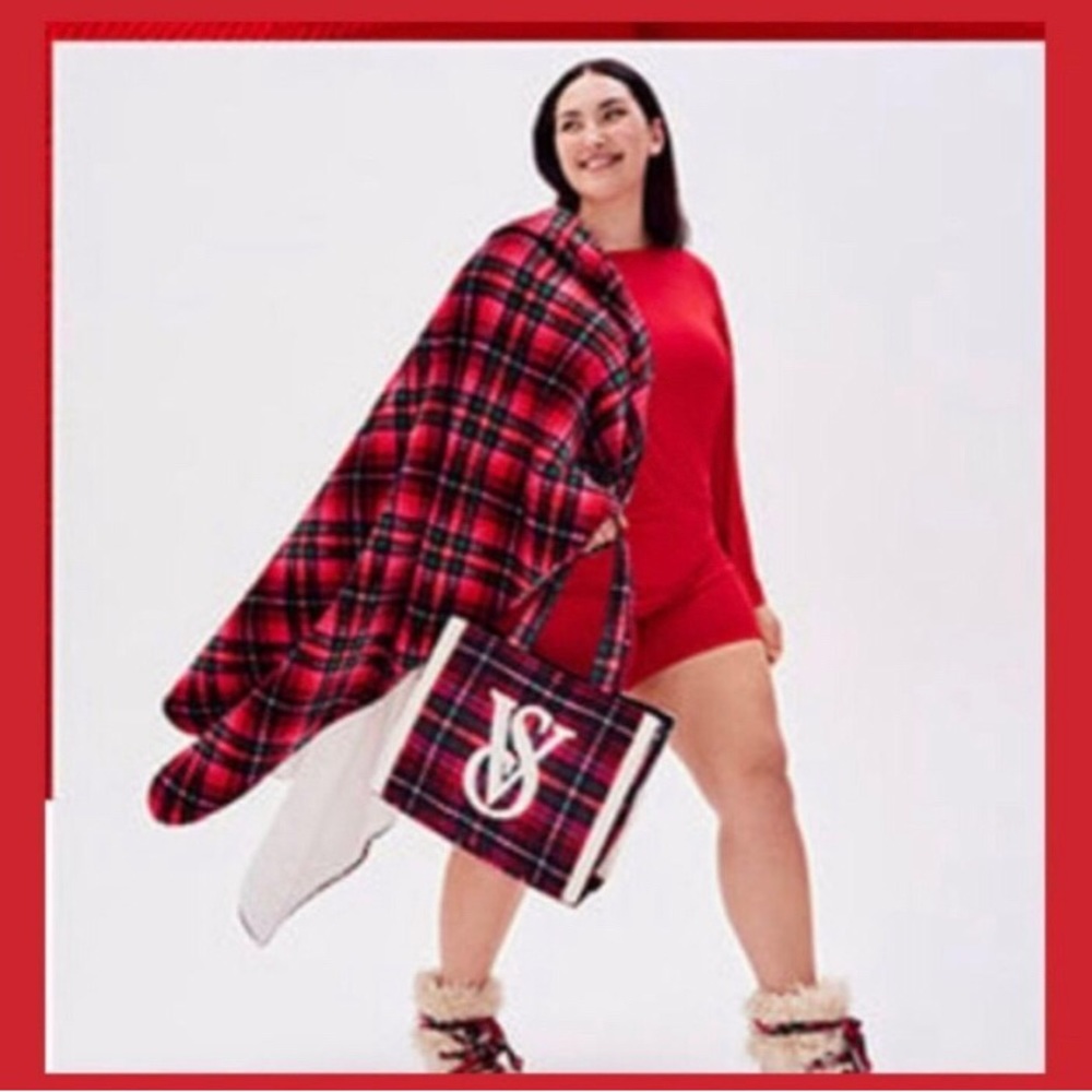 NIP PLAID SHERPA VICTORIAS SECRET 50x60